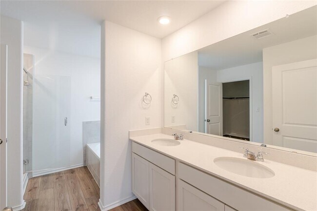 Building Photo - 1729 Catahoula Dr