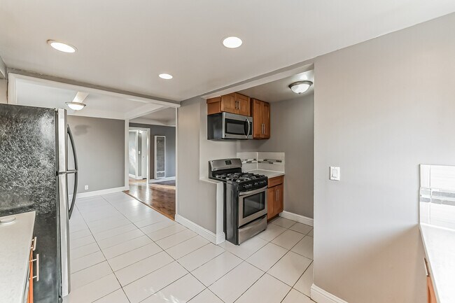 Building Photo - 24488 Edith St