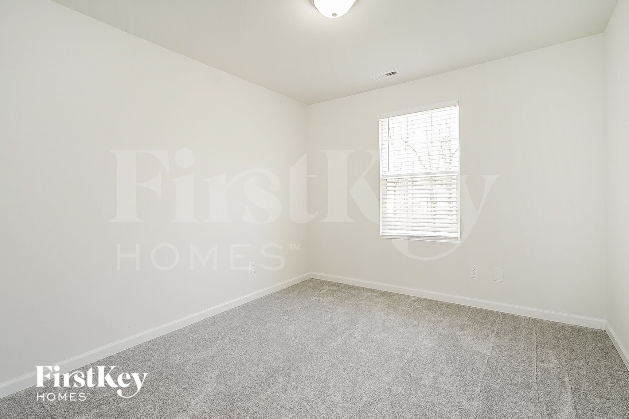 Building Photo - 813 Pine Cir Dr