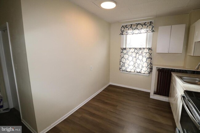 Building Photo - 403 Pennington Ave