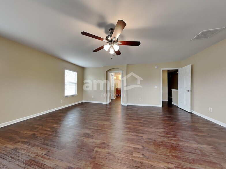 Building Photo - 137 Lake House Rd