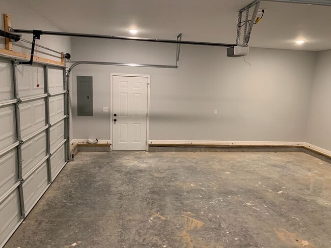 Building Photo - 3 Bedroom 2 Bath Home in Shelbyville