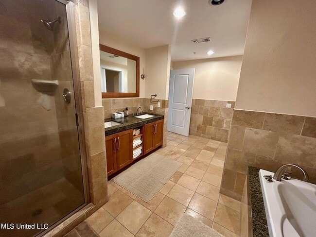 Building Photo - 2060 Beach Blvd