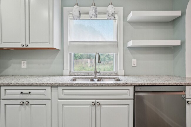 Building Photo - Adorable 4BR/3BA Cape Cod on a Generous 0....