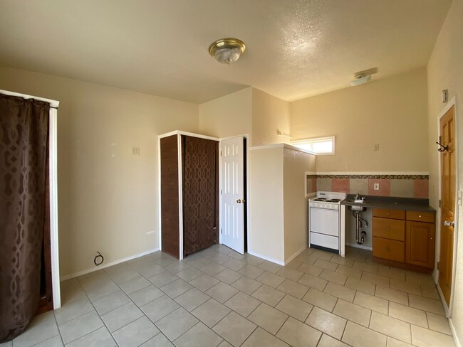 Building Photo - Studio Apartment For Rent - Water, Sewer &...