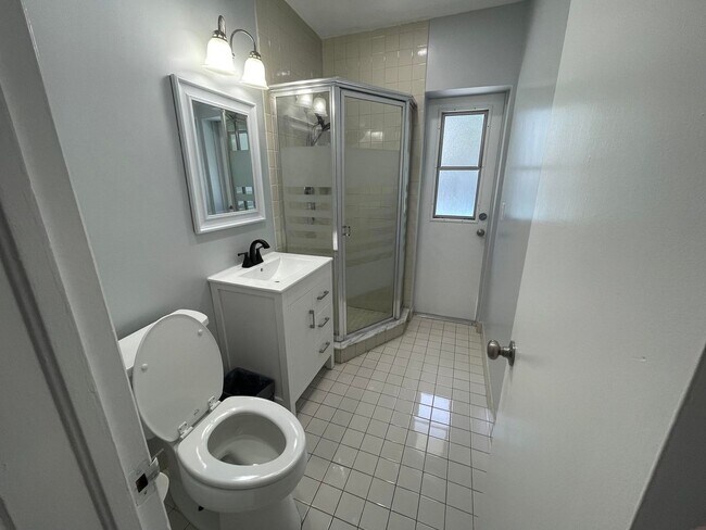 Building Photo - 2620 NE 19th St