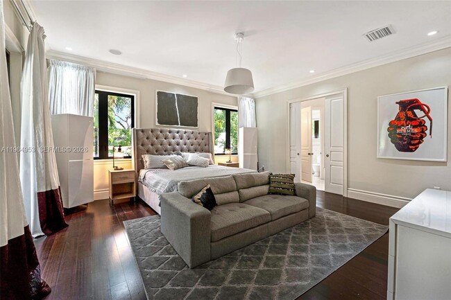 Building Photo - 2715 Cordova St