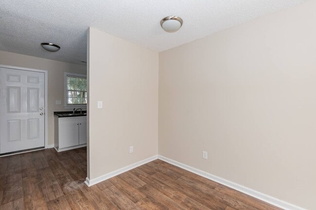 Building Photo - S Pine St