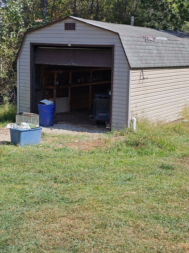 Building Photo - Remodeled Ranch Home - Live in the Country!