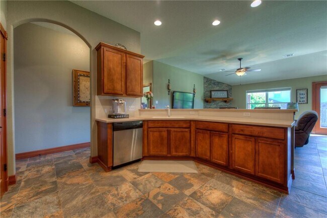 Building Photo - 2206 Brittway Ln