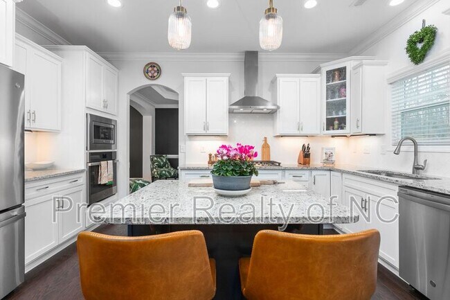 Building Photo - 1103 Magenta Way