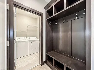 Building Photo - 1855 NE Little Beaver Dr