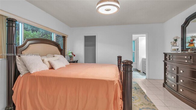 Building Photo - 831 SW 49th Terrace