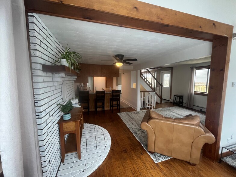 Building Photo - 14 Cherry St