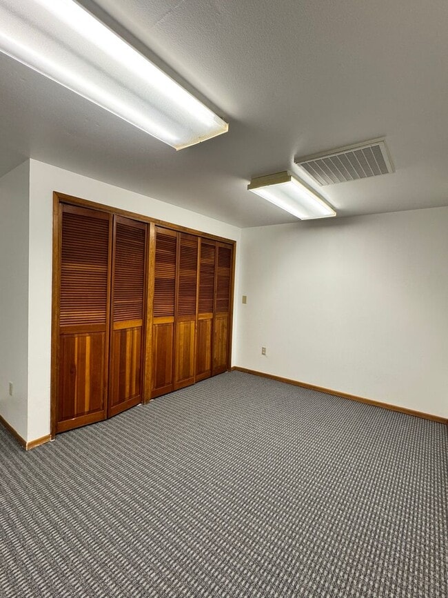 Building Photo - Large lower valley home, freshly remodeled...