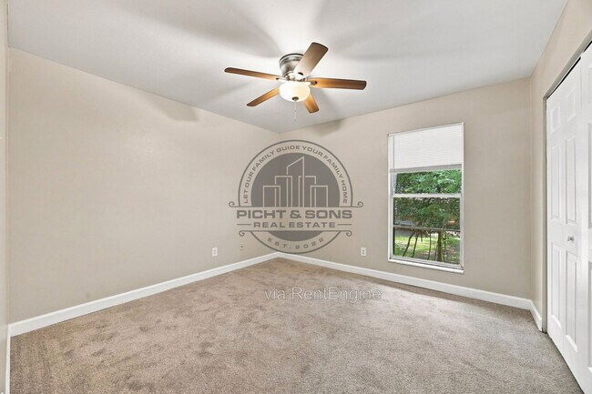 Building Photo - 457 White Dr