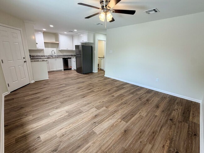 Building Photo - Brand new 2BR/2BA Duplex in Lake Charles!!