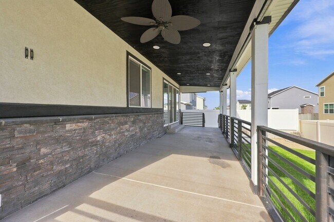 Building Photo - 956 W 900 S