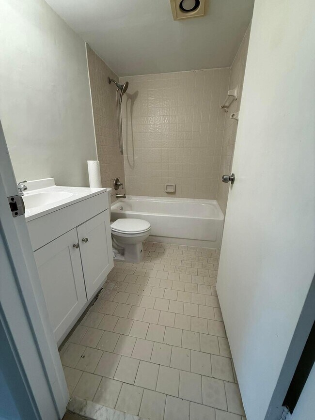 Building Photo - 2000 Springdale Blvd