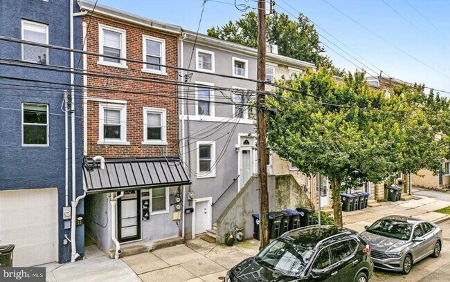 Building Photo - 119 Maple St