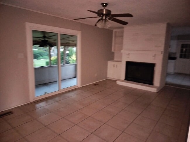 Building Photo - Modern Classic