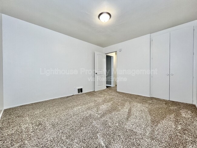 Building Photo - 1215 Ottillia St SE