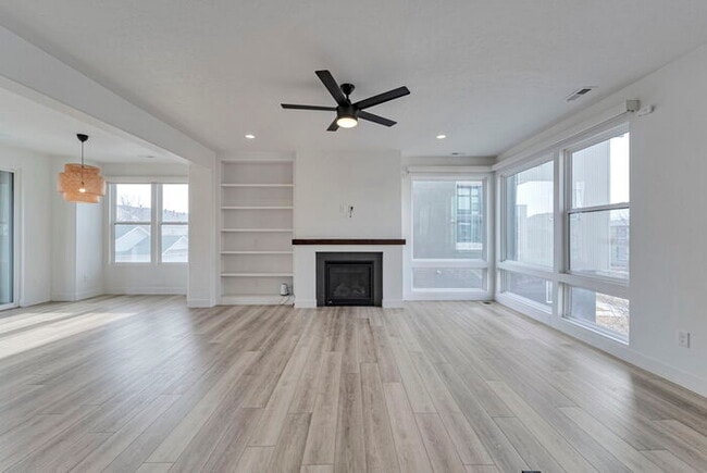 Building Photo - Executive 3 story Townhouse in Downtown Daybreak