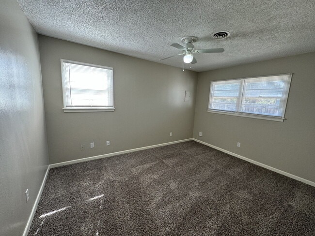 Building Photo - Convenient to Medical District and Texas Tech