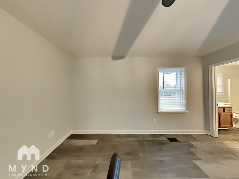 Building Photo - 230 Woodbridge Dr