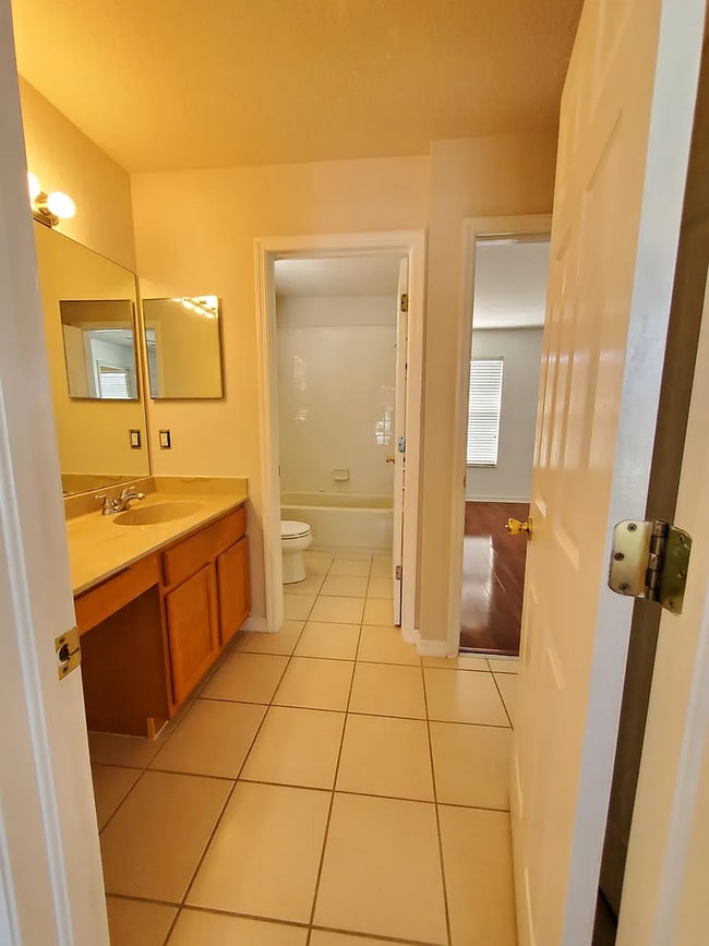 Building Photo - Available Now! Spacious 3 bedroom 2 bathroom home!!!