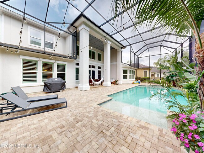Building Photo - 401 Payasada Lakes Ave