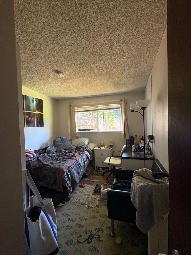 Building Photo - 1016 Drake Dr