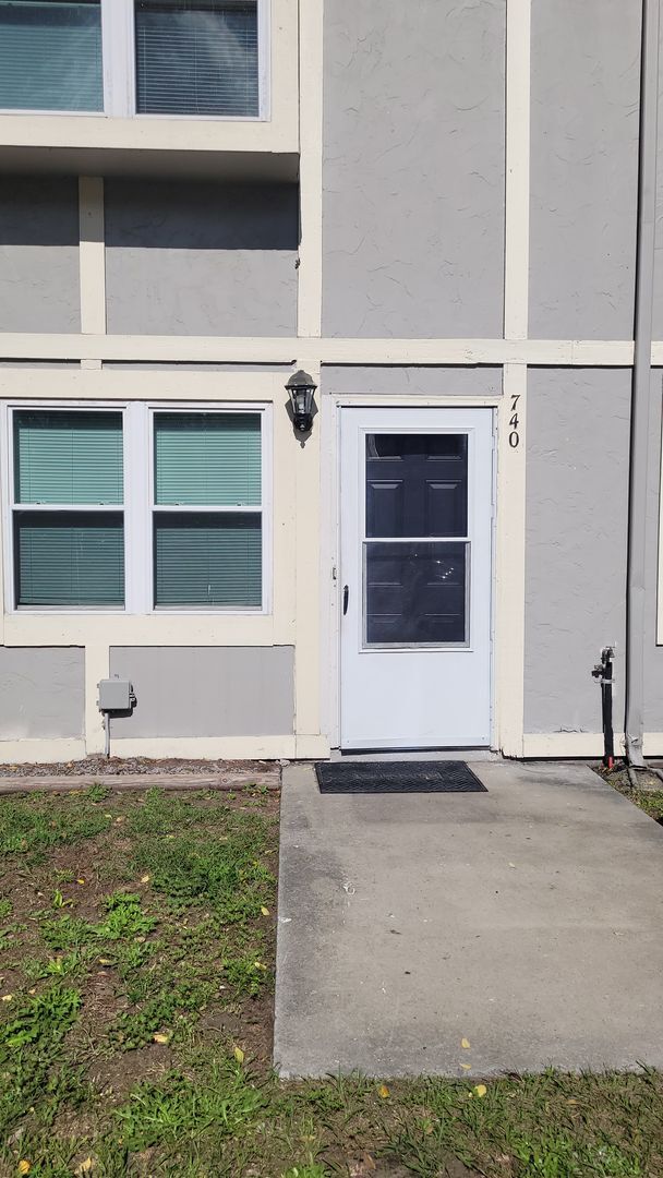 Building Photo - Charming 2 bed, 1.5 bath