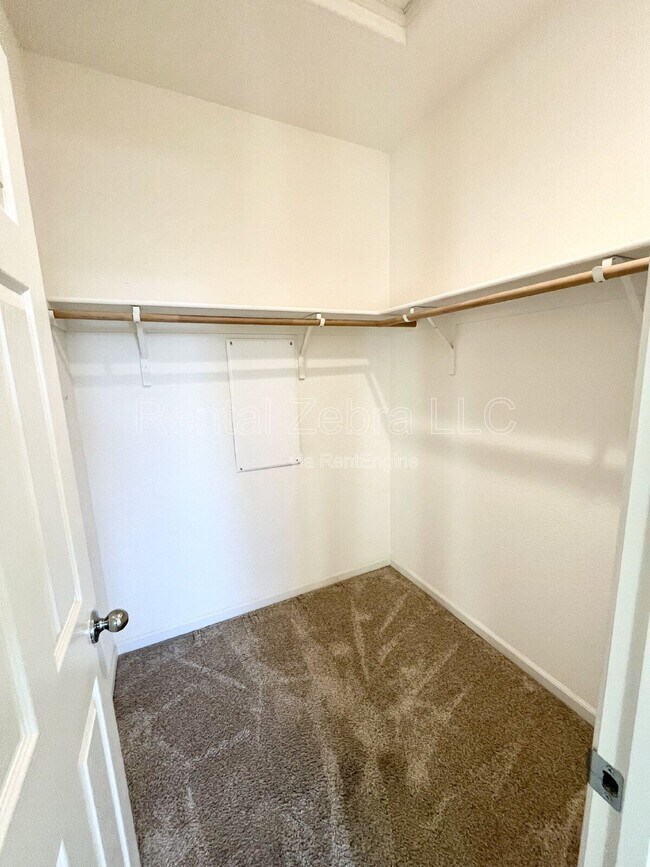 Building Photo - 482 Glendon Pl