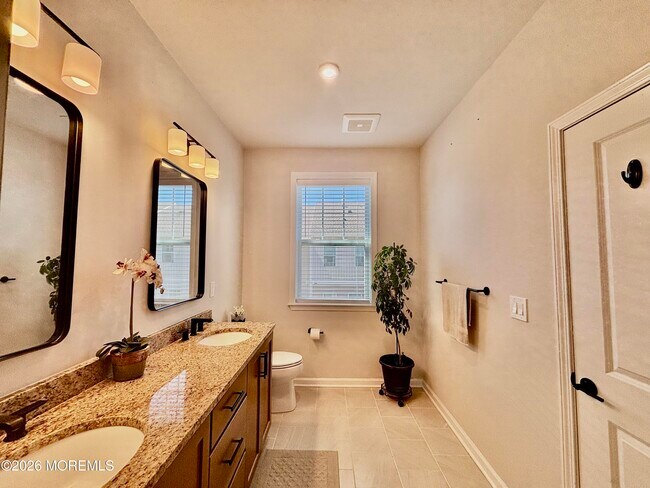 Building Photo - 12 Coburgh Dr