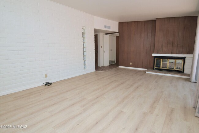 Building Photo - 6902 E Big Bear Dr