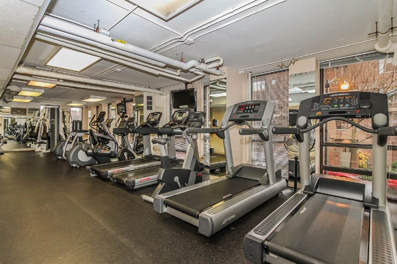 Building Photo - 1660 N La Salle Dr