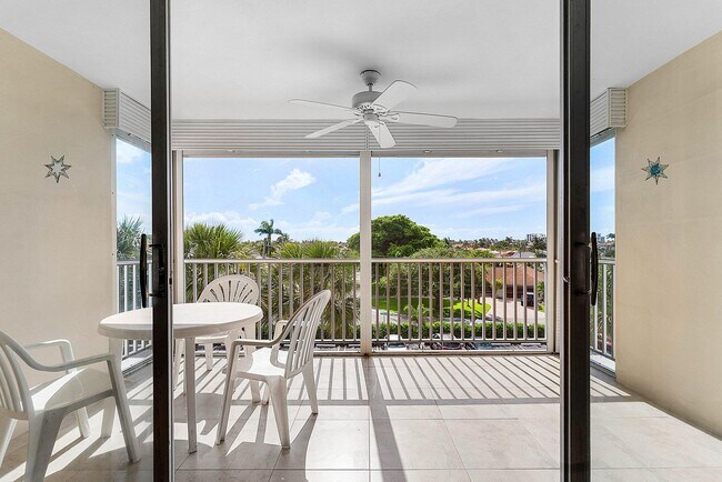 Building Photo - 931 Gardenia Dr