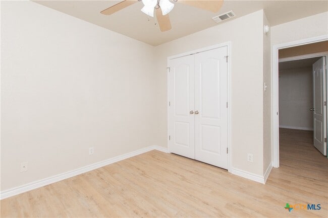 Building Photo - 404 Rowdy Dr