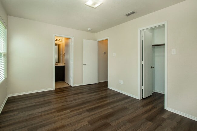 Building Photo - House in Sherman for Lease