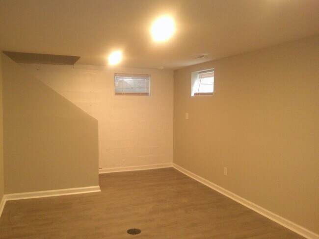 Building Photo - 211 Hickman Ave