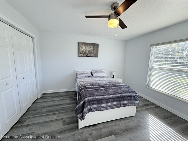 Building Photo - 115 Fire Island Ave NE