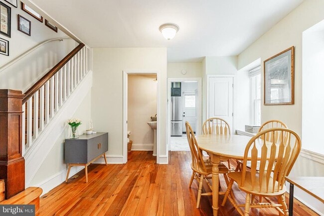 Building Photo - 452 Renfrew Ave