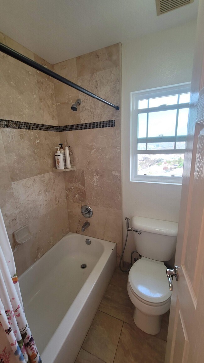 Building Photo - 2422 Pointe Pkwy