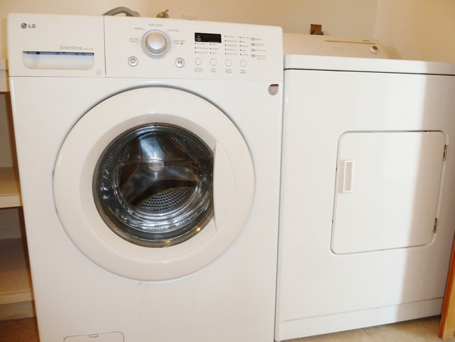 Laundry - 18109 Coastline Dr