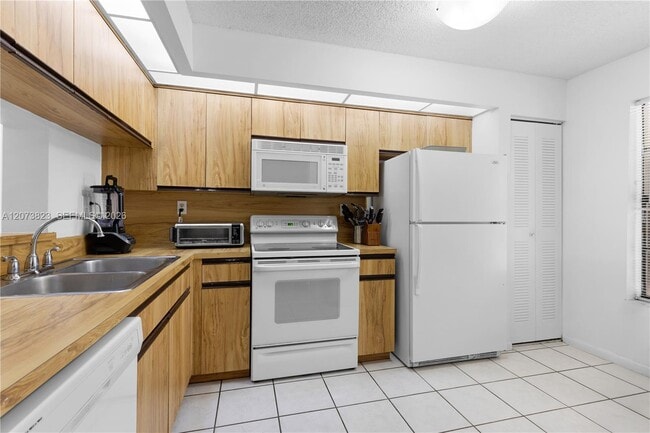 Building Photo - 12990 SW 88th Ln