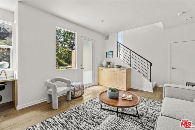 Building Photo - 13027 Bluff Creek Dr