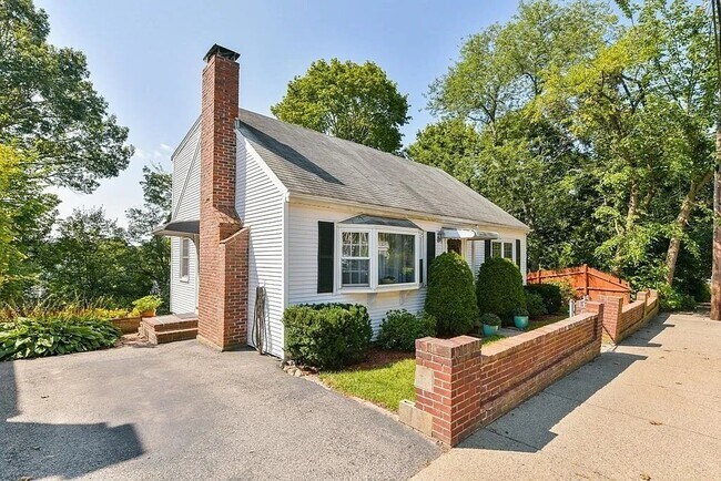 Building Photo - 69 Hemman St
