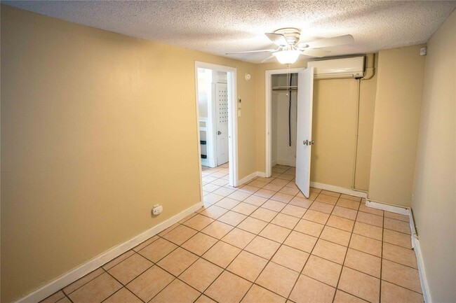 Building Photo - 2003 Haskell St