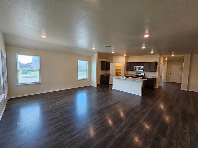 Building Photo - 900 Basswood Ln